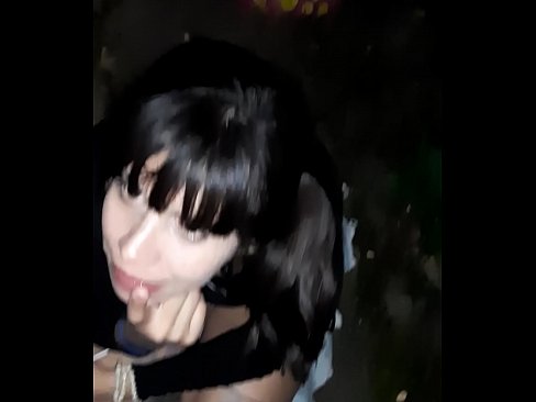 ❤️ 거리에서 사탕과 교환으로 부어오른 페니스 ☑ 홈메이드 포르노 우리 ❌❤